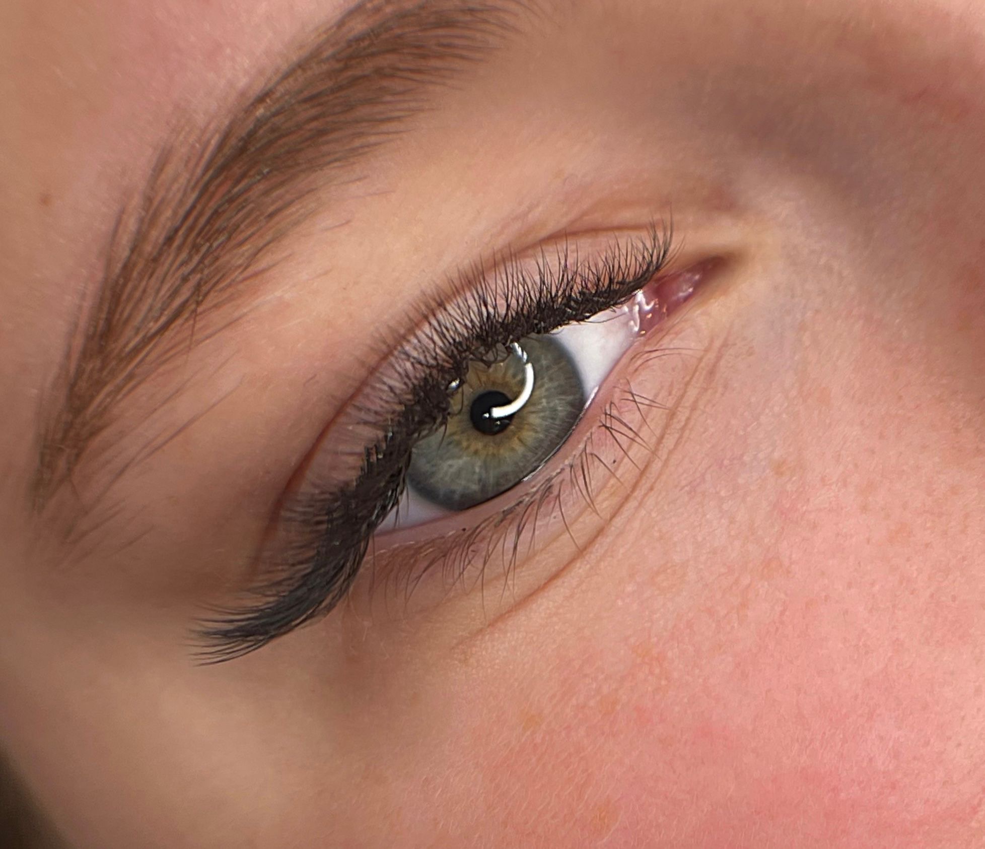 Powderbrows und Permanent Make-up der Augenbrauen